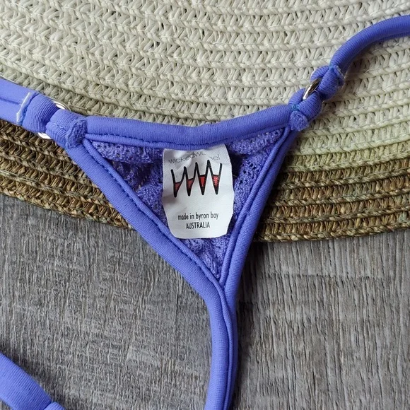 Diamond Lace Wicked Weasel rare-vintage thong bikini. Top: XS, Bottoms: large - Picture 8 of 9